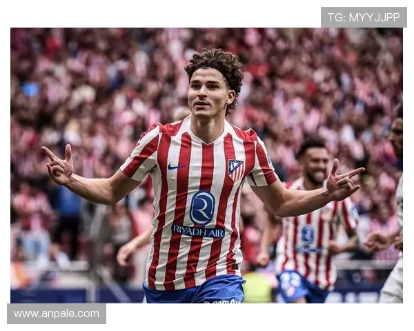 无球跑动与空间利用：阿尔瓦雷斯的核心能力